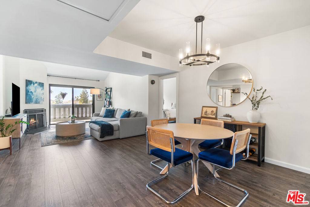 Playa Del Rey, CA 90293,8162 Manitoba ST #303
