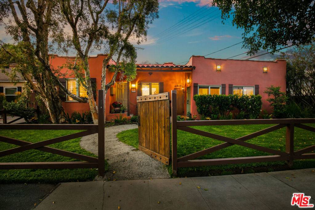 Studio City, CA 91602,10721 AQUA VISTA
