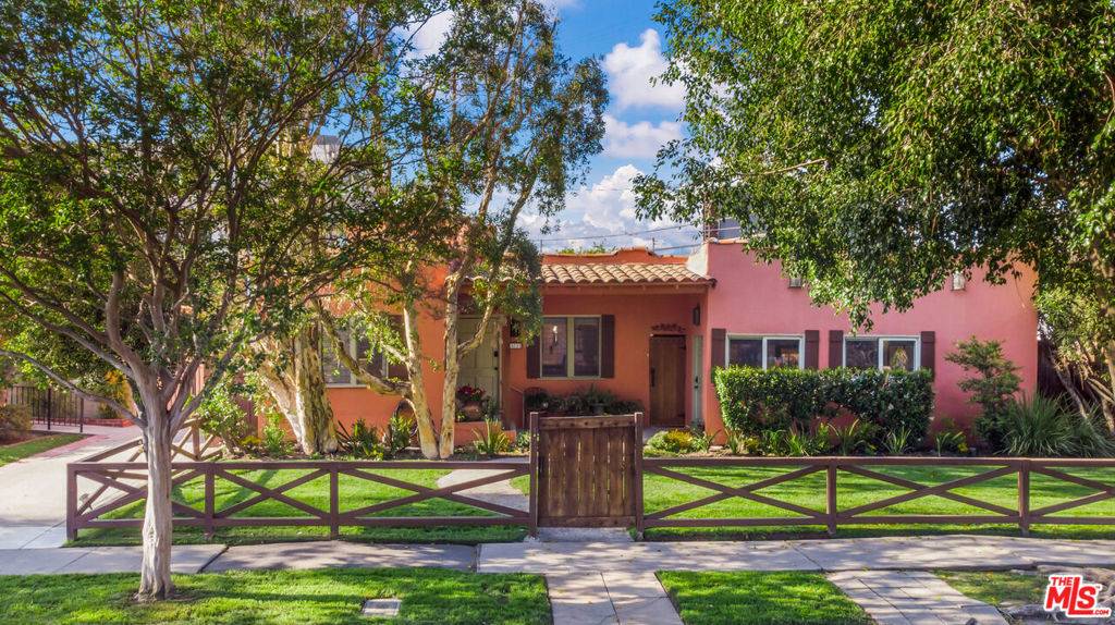 Toluca Lake, CA 91602,10721 AQUA VISTA ST