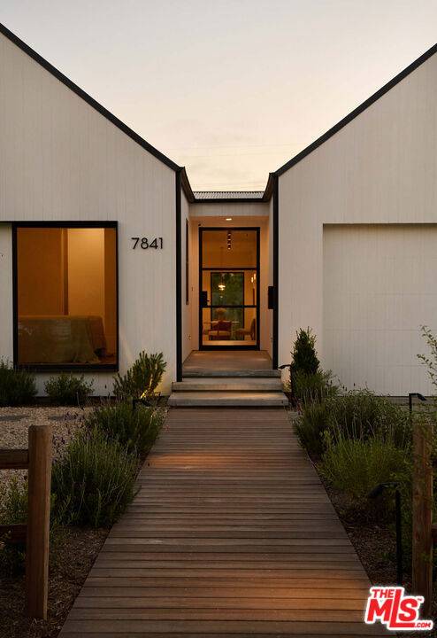 Los Angeles, CA 90045,7841 Stewart AVE