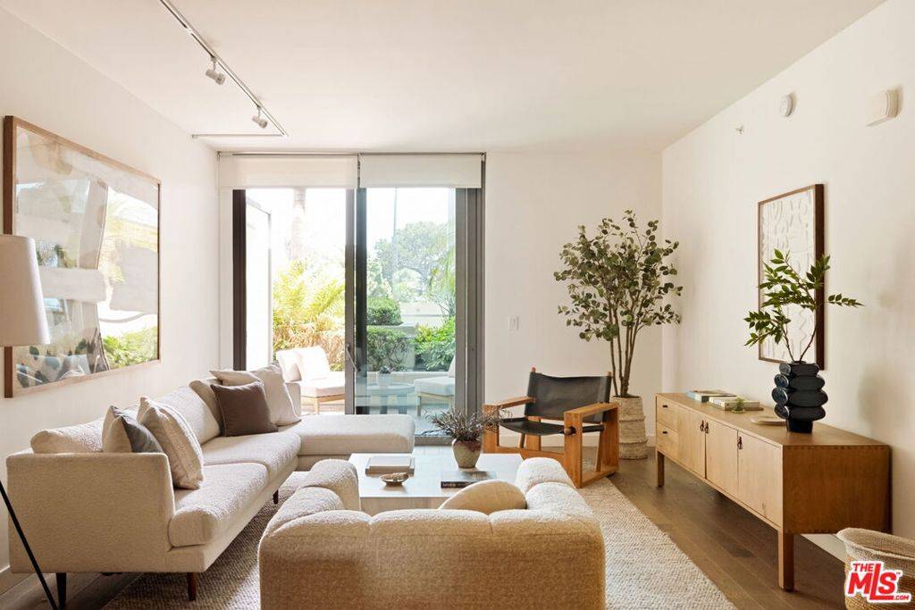 Santa Monica, CA 90401,1755 Ocean AVE #308
