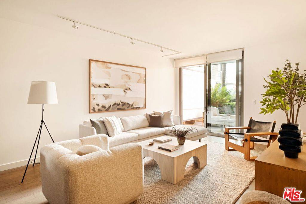 Santa Monica, CA 90401,1755 Ocean AVE #308