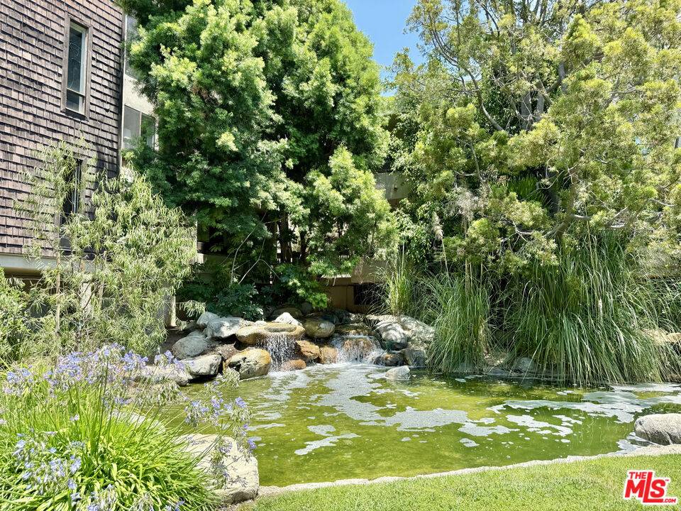 West Hollywood, CA 90069,950 N Kings RD #205