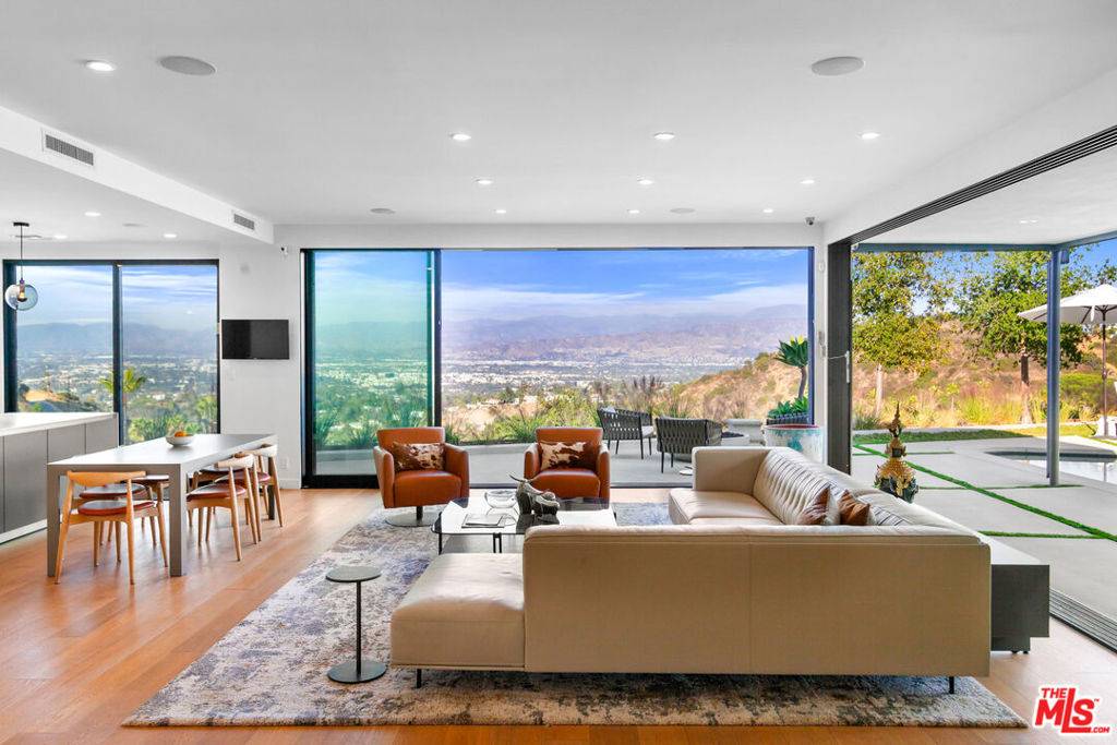 Los Angeles, CA 90046,8545 Charl LN