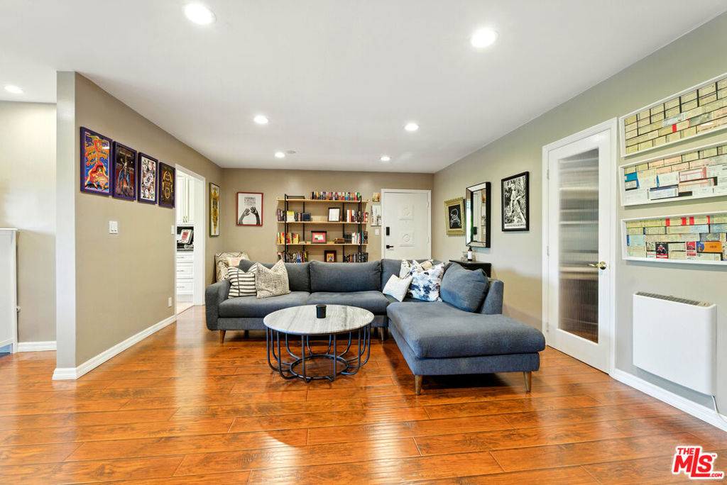 Sherman Oaks, CA 91423,12955 Riverside DR #210