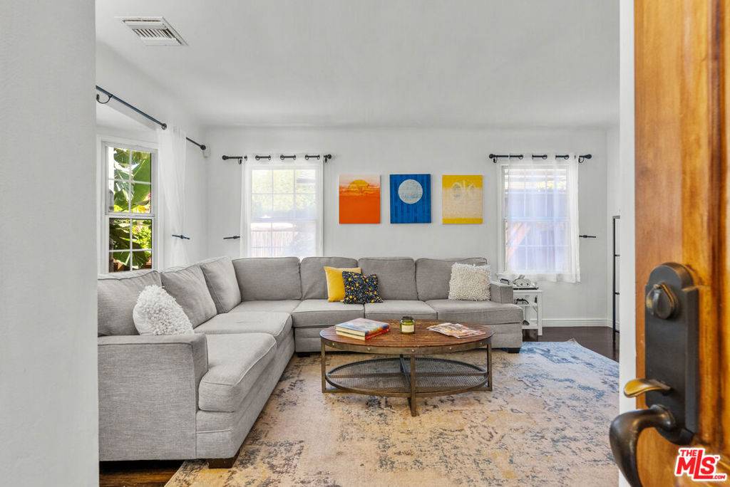 Sherman Oaks, CA 91423,4328 Allott AVE