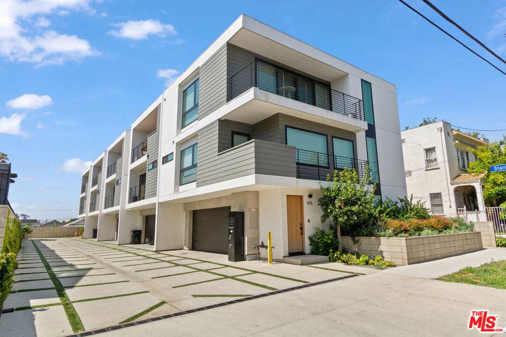 Los Angeles, CA 90029,973 N Starlight CT