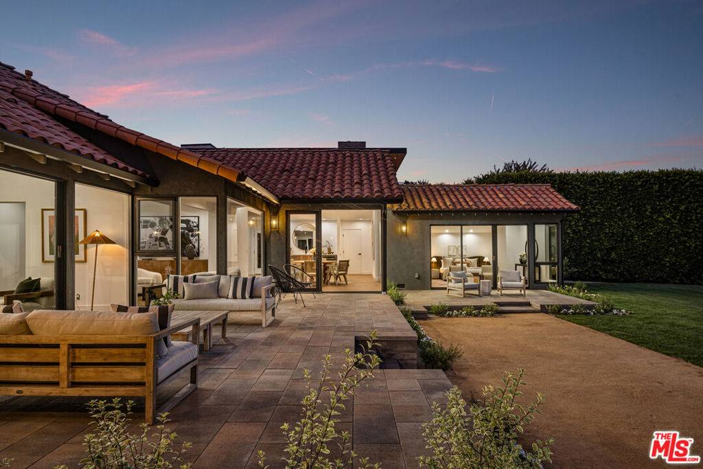 Pacific Palisades, CA 90272,992 Napoli DR