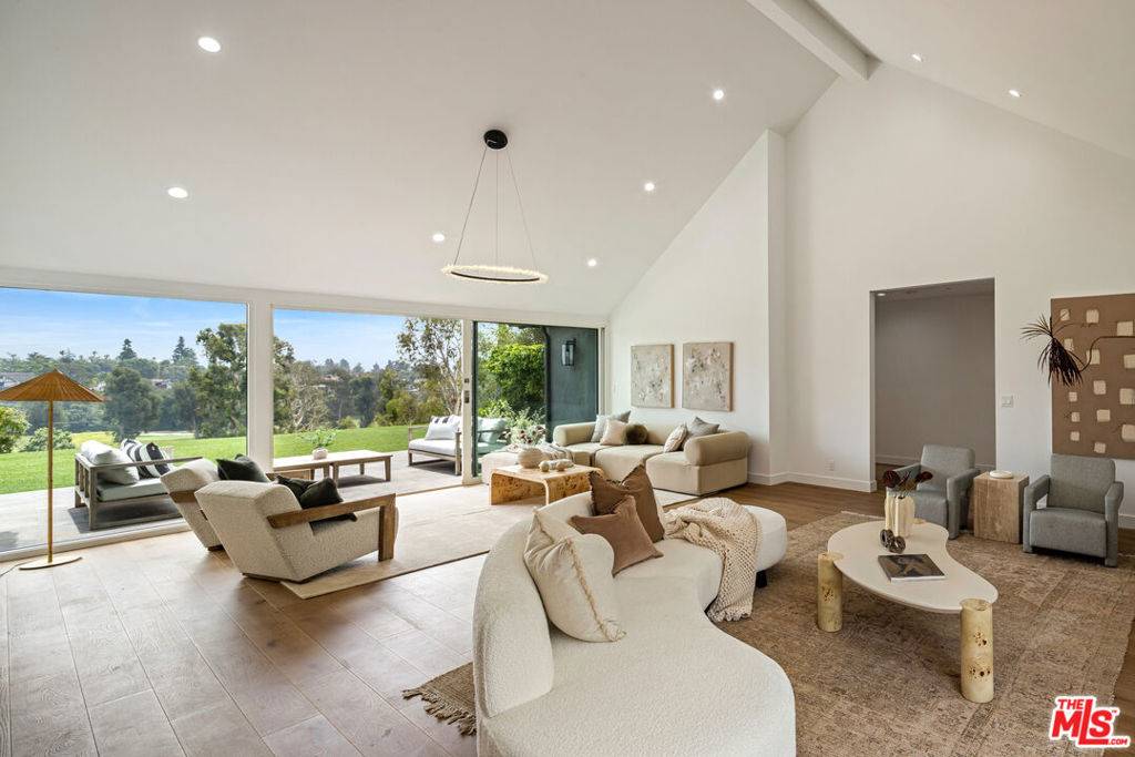 Pacific Palisades, CA 90272,992 Napoli DR
