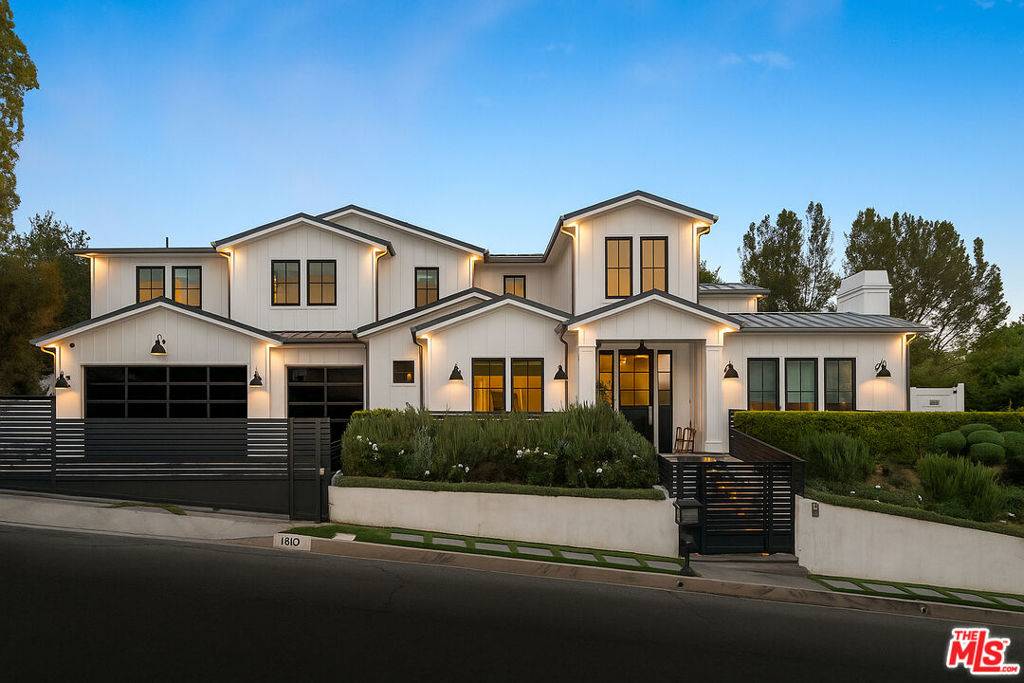 Encino, CA 91436,16101 Royal Mount DR