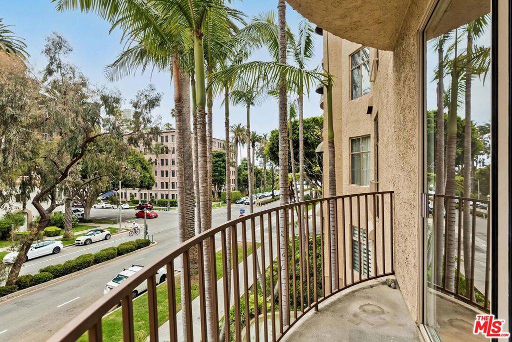 Santa Monica, CA 90403,211 CALIFORNIA AVE #303