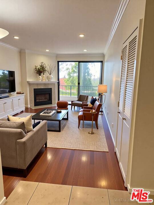 Los Angeles, CA 90048,660 N Sweetzer AVE #204