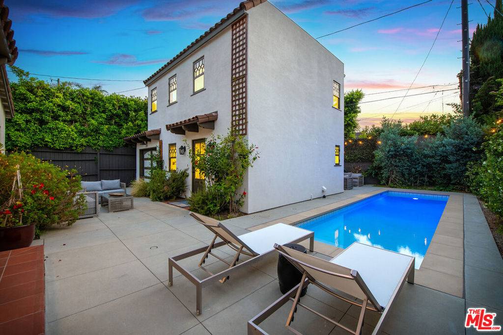Toluca Lake, CA 91602,4359 Clybourn AVE
