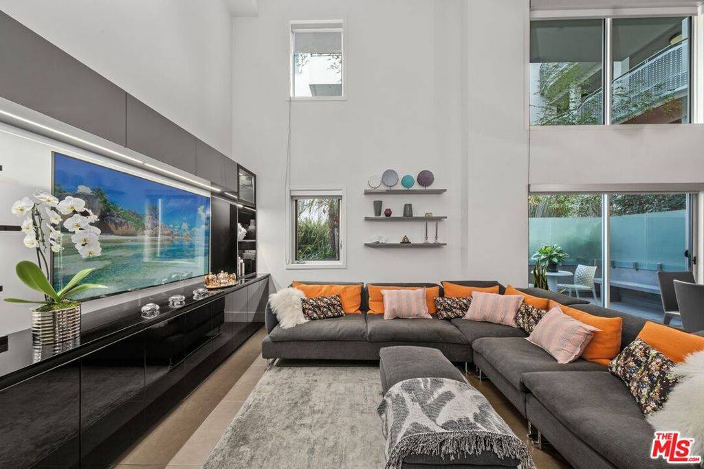 Los Angeles, CA 90025,1700 Sawtelle BLVD #115