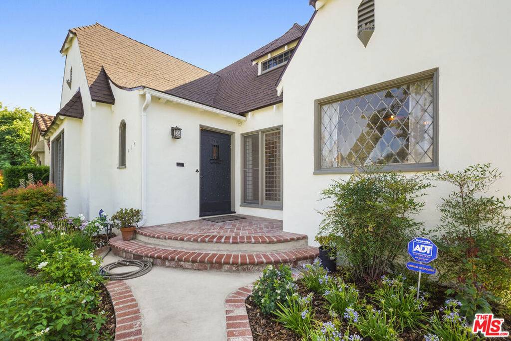 Los Angeles, CA 90036,117 N Martel AVE