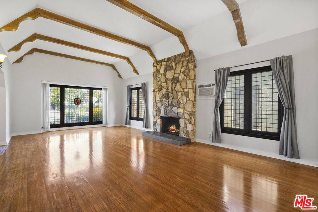 Los Angeles, CA 90036,117 N Martel AVE