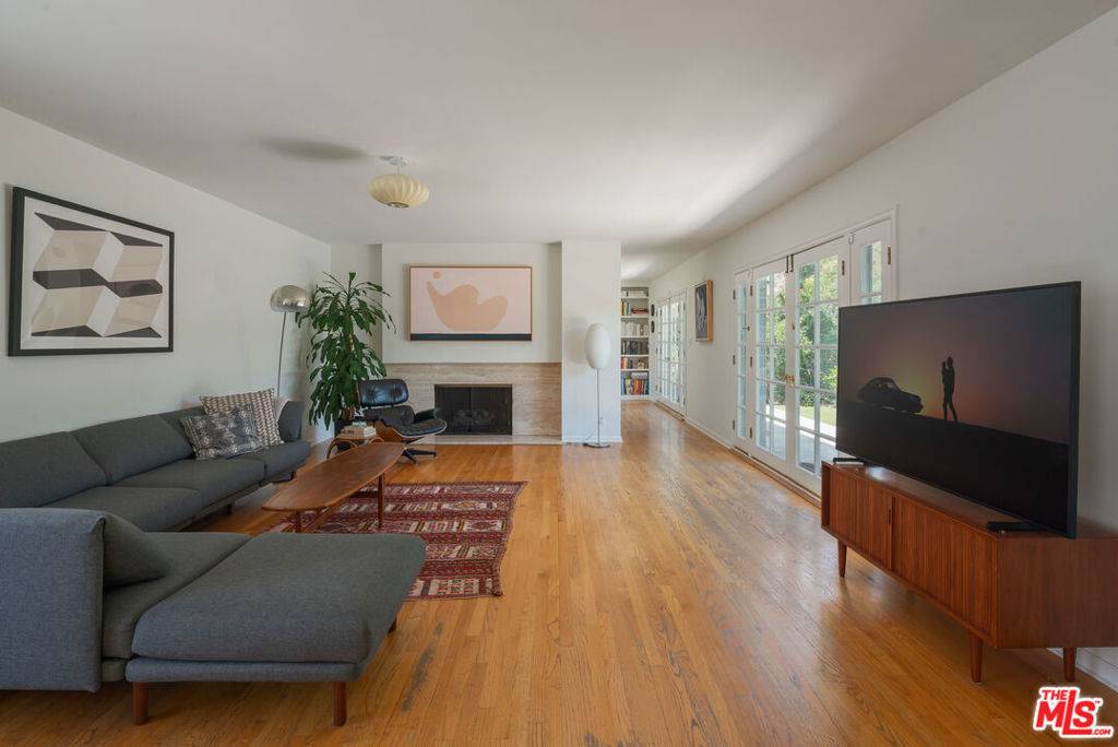Los Angeles, CA 90046,2660 Byron PL
