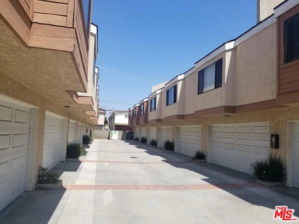 Inglewood, CA 90301,726 S Fir AVE #3