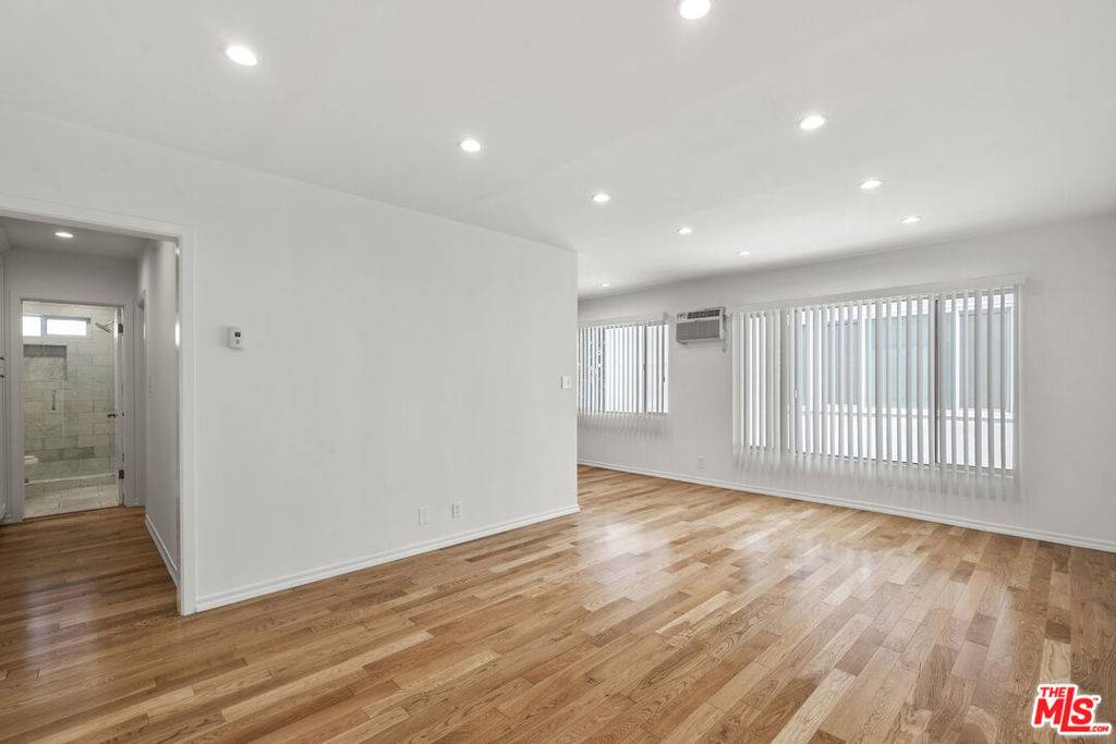 West Hollywood, CA 90069,923 N San Vicente BLVD #7