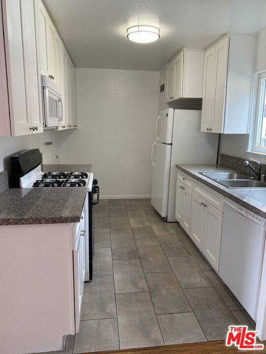 Los Angeles, CA 90011,4252 Woodlawn AVE #6