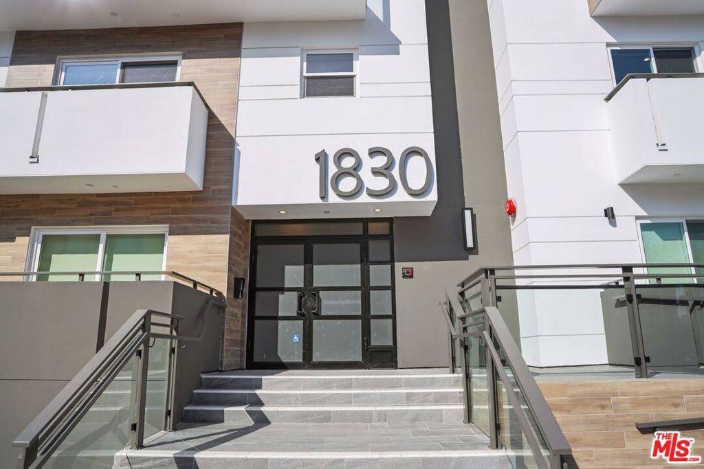 Los Angeles, CA 90025,1830 Selby #301