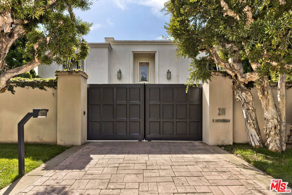 Los Angeles, CA 90049,211 S Rockingham AVE