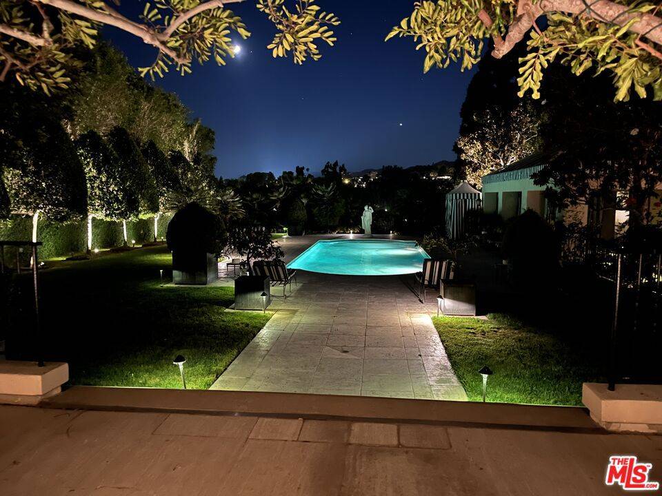 Los Angeles, CA 90049,211 S Rockingham AVE