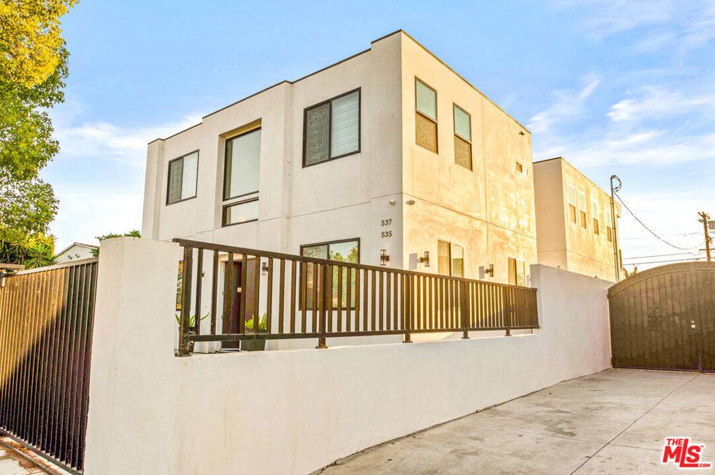 Los Angeles, CA 90036,535 N Formosa AVE