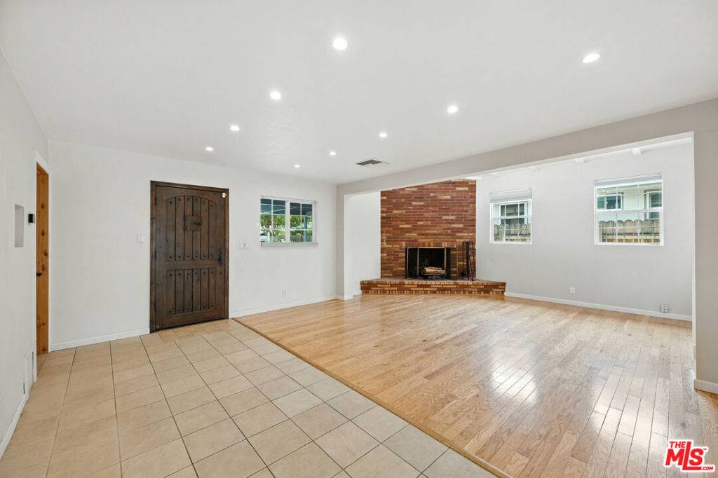 Woodland Hills, CA 91364,5019 Serrania AVE