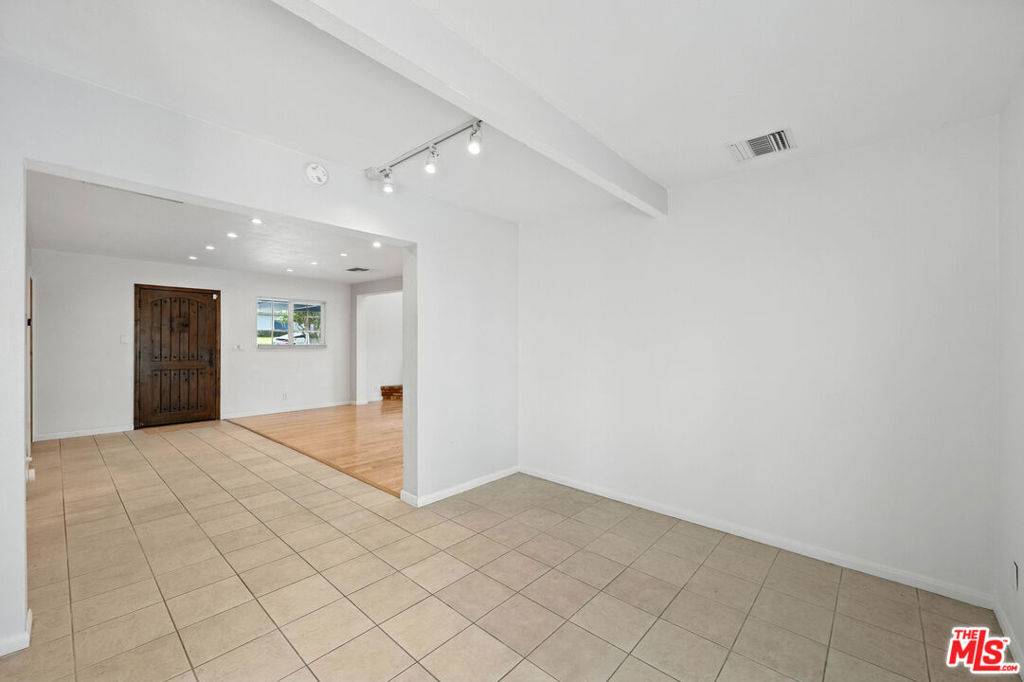 Woodland Hills, CA 91364,5019 Serrania AVE