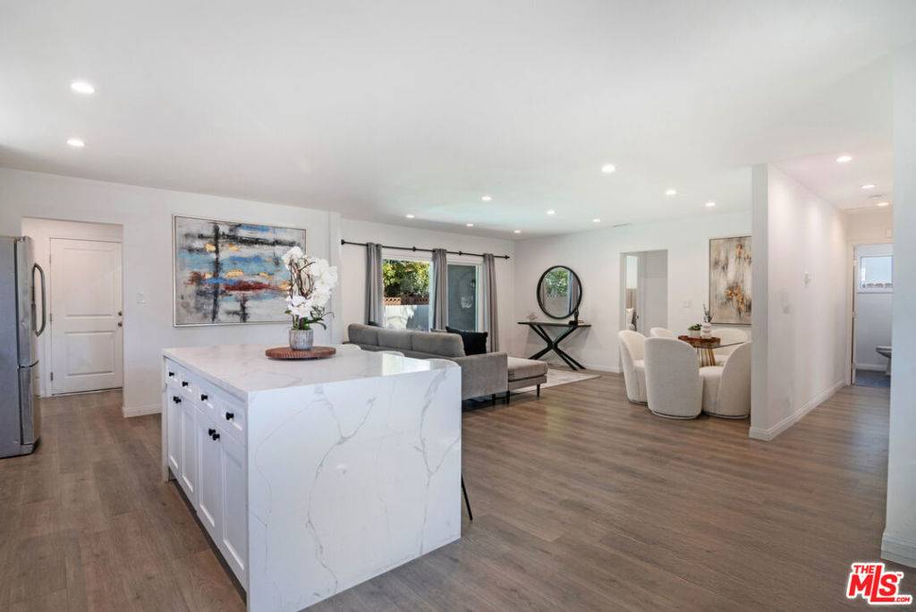 Van Nuys, CA 91406,15405 Covello ST
