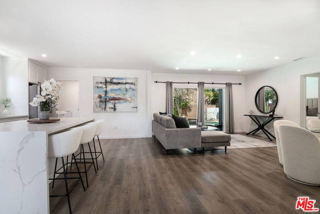 Van Nuys, CA 91406,15405 Covello ST