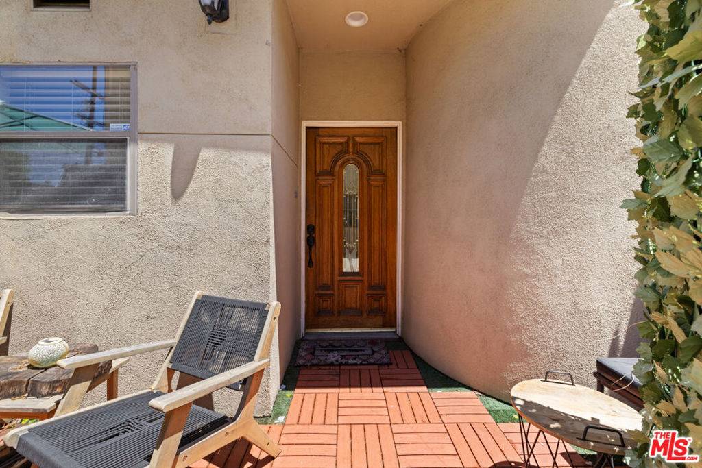 Van Nuys, CA 91401,14256 Victory BLVD #4