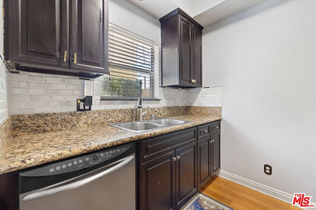 Van Nuys, CA 91401,14256 Victory BLVD #4