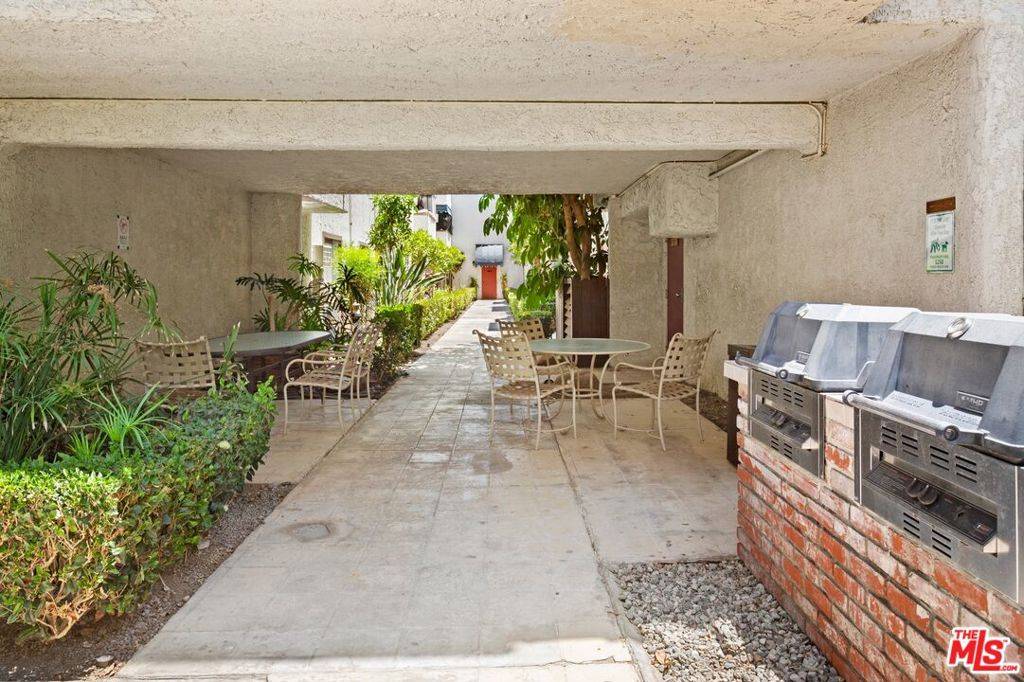 Tarzana, CA 91356,18530 Hatteras ST #115