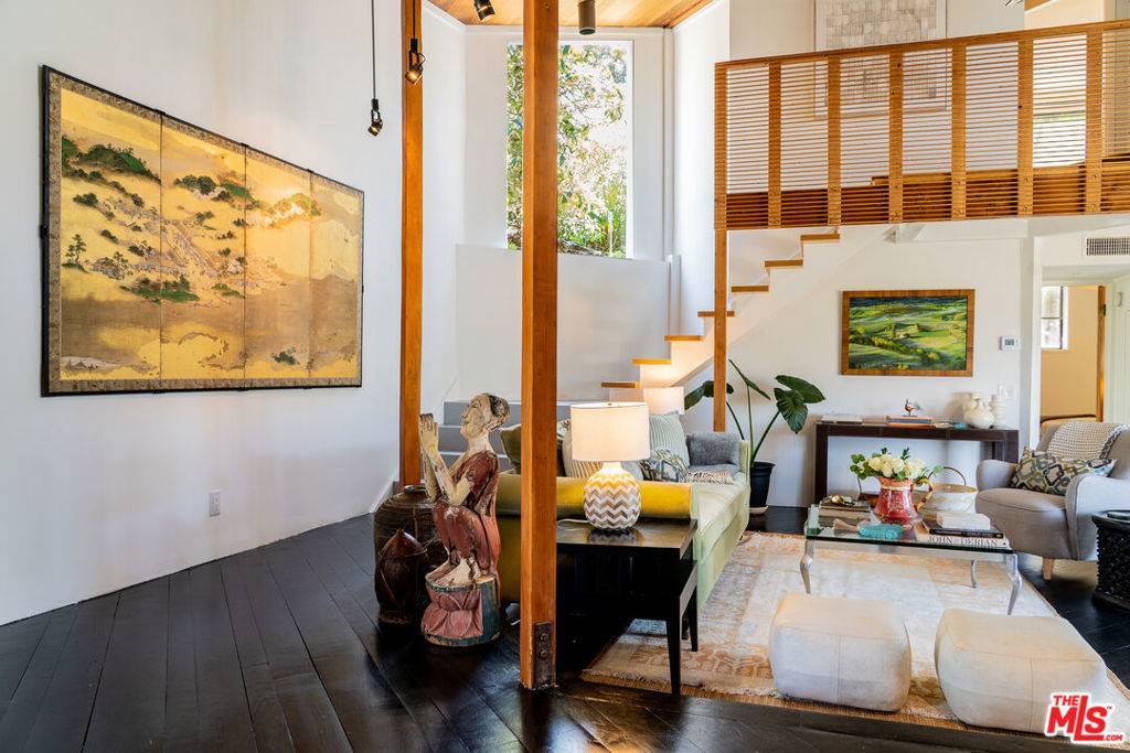 Topanga, CA 90290,21227 Colina DR