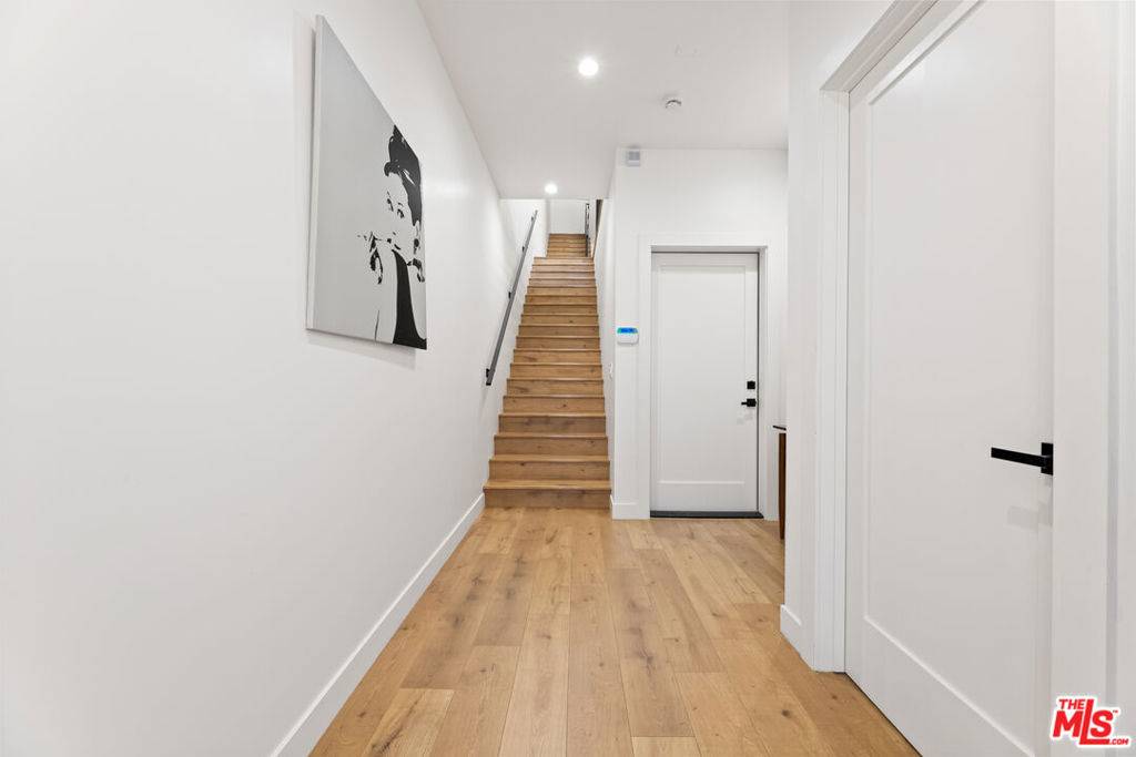 Valley Village, CA 91607,5118 1/2 Laurel Canyon