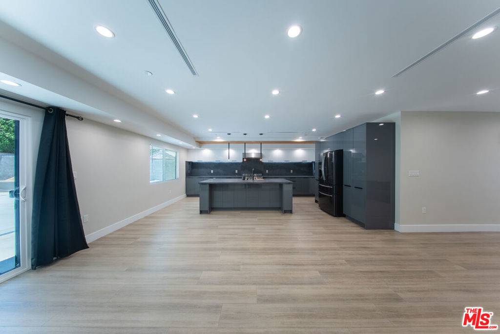 Van Nuys, CA 91406,17443 Valerio ST