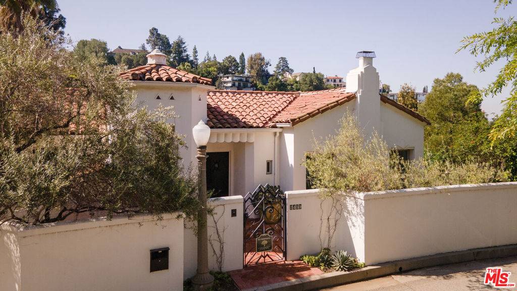 Los Angeles, CA 90068,2459 Park Oak DR