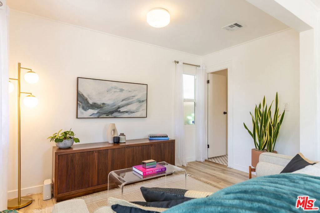 Los Angeles, CA 90026,1519 Morton TER