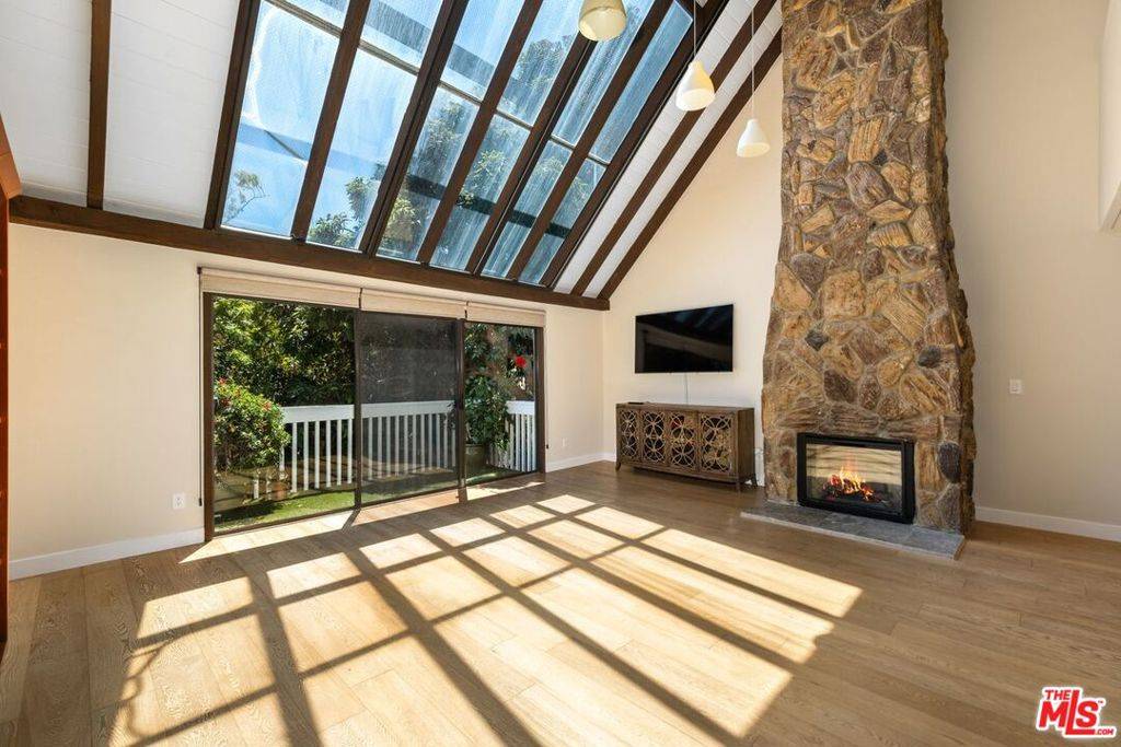 Marina Del Rey, CA 90292,33 Reef ST #2