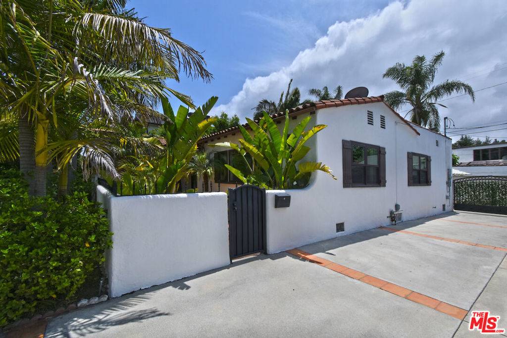 Toluca Lake, CA 91602,10344 Woodbridge ST