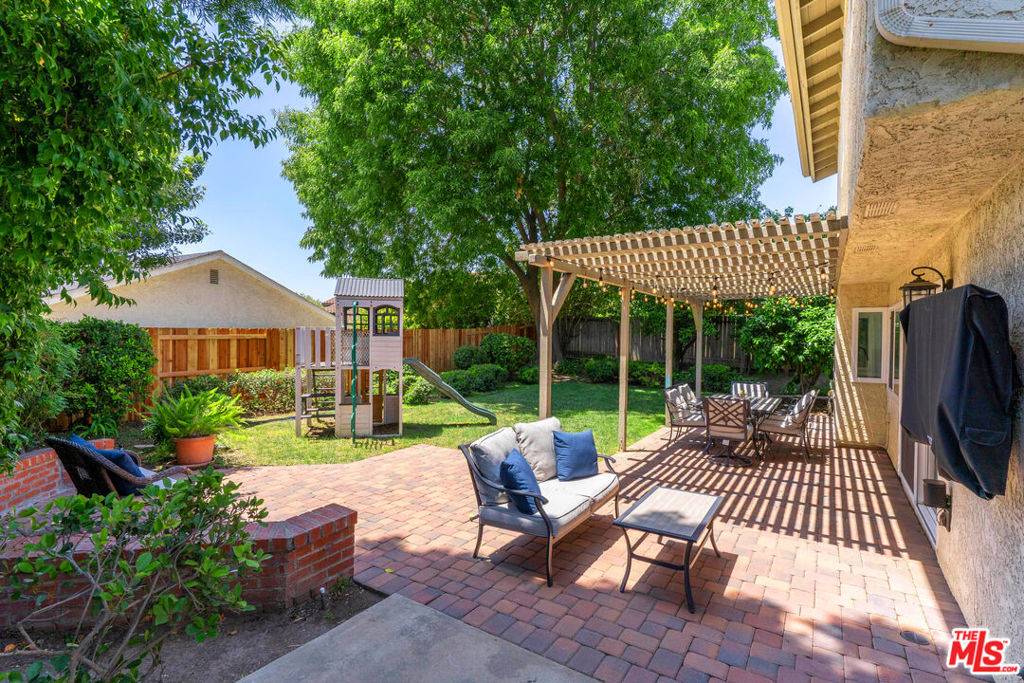Thousand Oaks, CA 91360,212 Cedar Heights DR