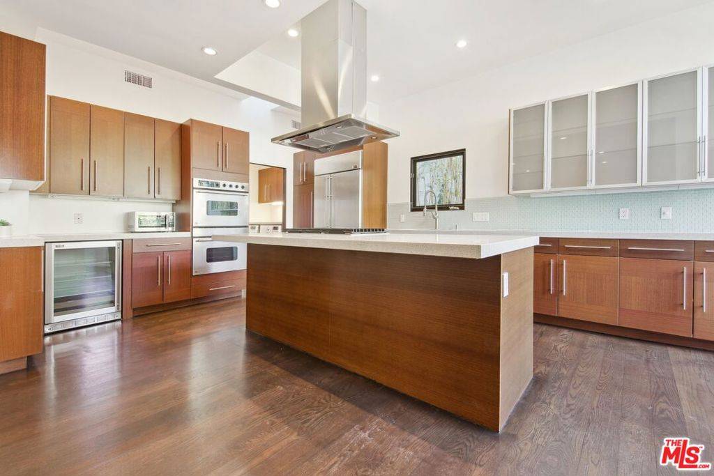 Los Angeles, CA 90069,1527 Marmont AVE