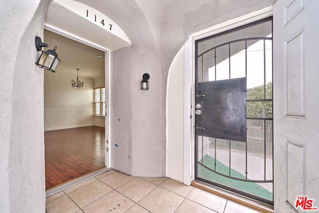 Los Angeles, CA 90006,1147 S Mariposa AVE