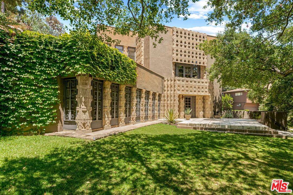 Glendale, CA 91206,2535 E Chevy Chase DR