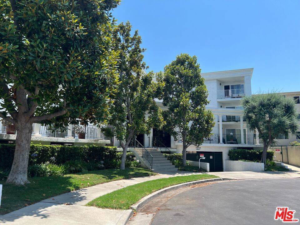 Sherman Oaks, CA 91403,4520 Natick AVE #207