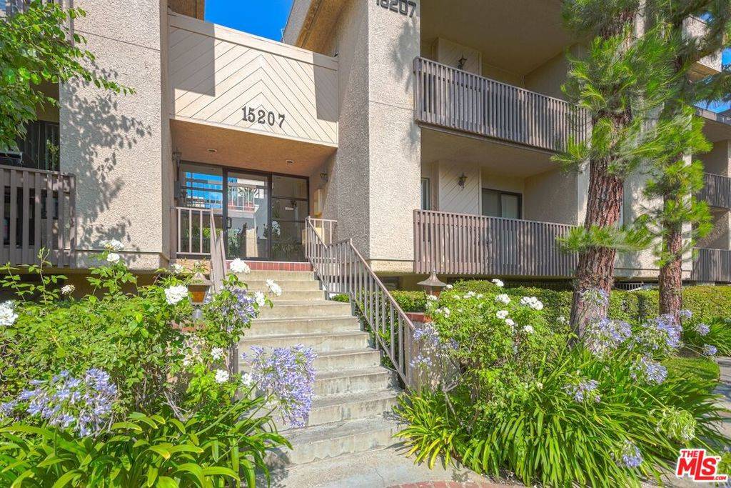 Sherman Oaks, CA 91403,15207 Magnolia BLVD #209