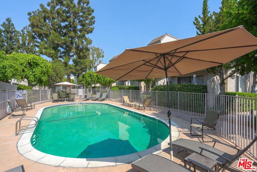 Sherman Oaks, CA 91403,15207 Magnolia BLVD #209