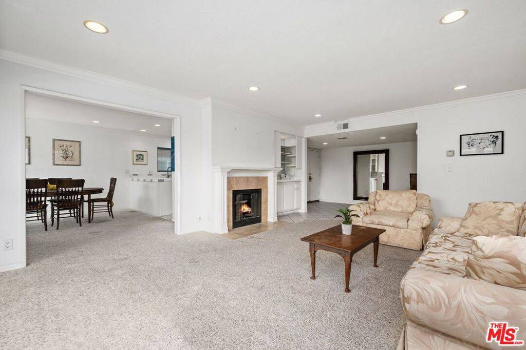 Marina Del Rey, CA 90292,4200 Via Dolce #230